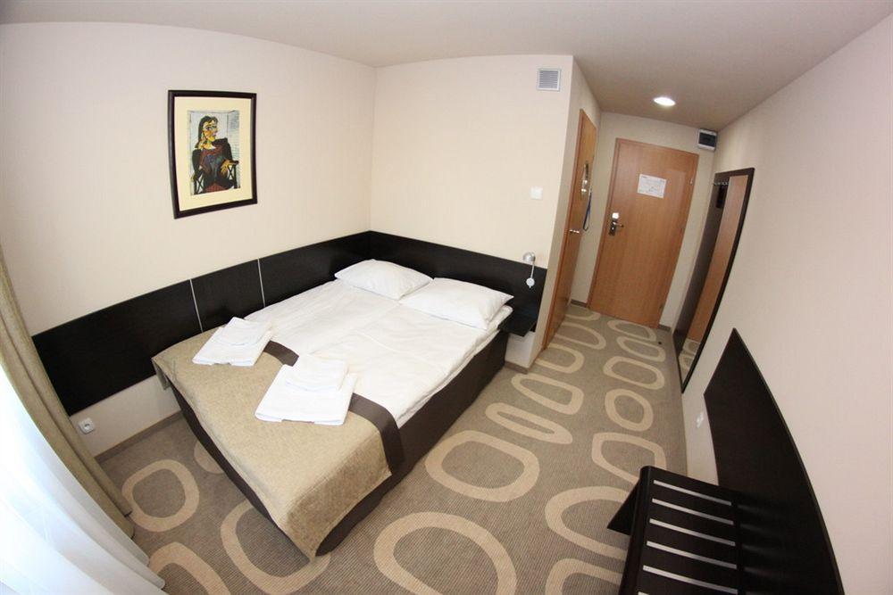 Hotel Picaro Stok Łagów Екстериор снимка
